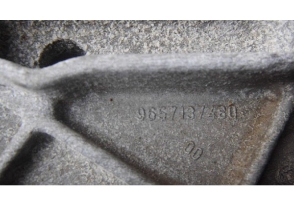 Кронштейн кондиціонера Peugeot, Citroen 1.6 16V, 9657137480